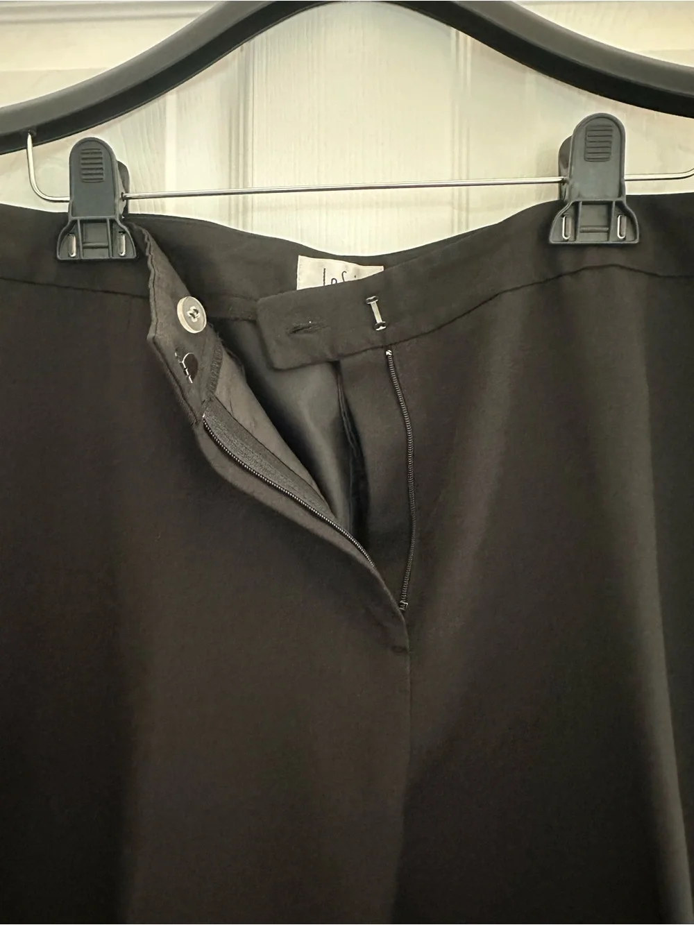 Gently worn women’s Le Suit Black & light gray Textured 2 Piece Pant Suit